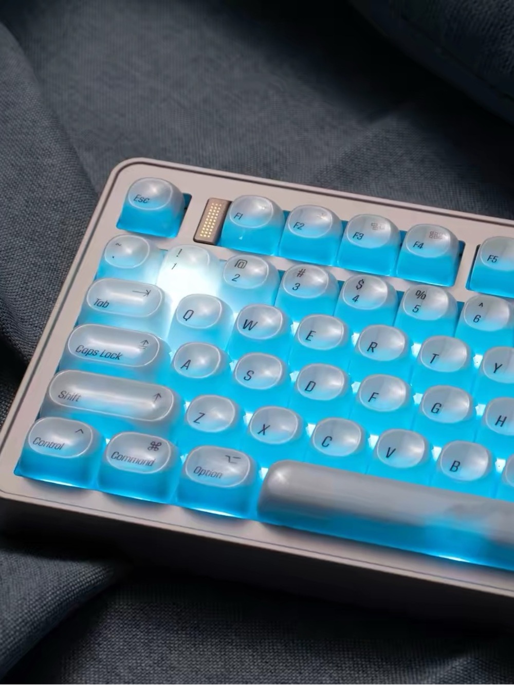 Retro-Style Off white MAC Keycaps - Picture 4 of 5